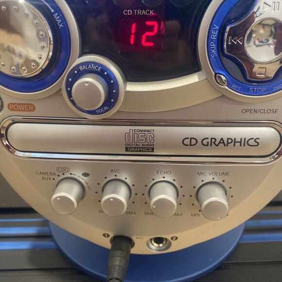 Craig CD+ Graphics Karaoke System w/5" Monitor, Microphone & Video Camera CG8400 - Picture 6 of 13